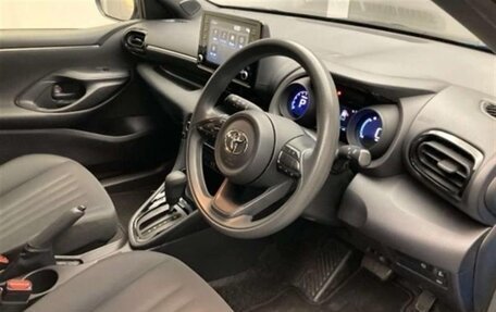 Toyota Yaris, 2021 год, 838 000 рублей, 6 фотография