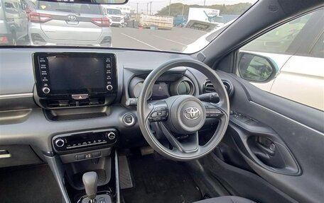 Toyota Yaris, 2021 год, 838 000 рублей, 22 фотография