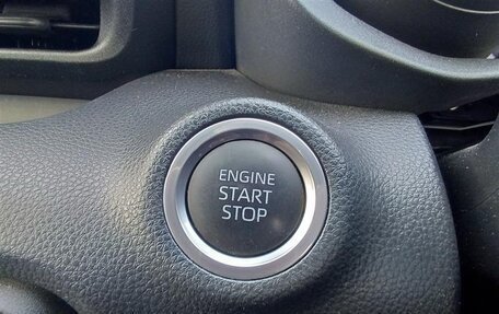 Toyota Yaris, 2021 год, 838 000 рублей, 25 фотография