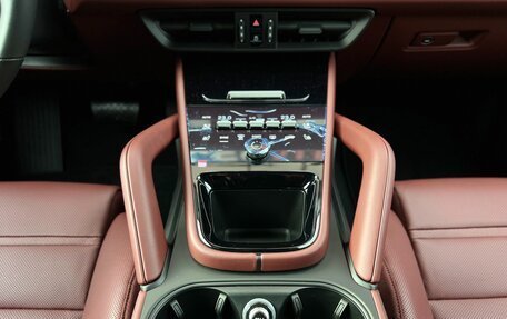 Porsche Cayenne III, 2025 год, 19 290 000 рублей, 28 фотография