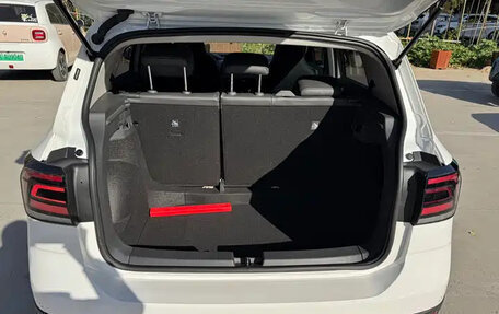 Volkswagen T-Cross I, 2022 год, 1 800 115 рублей, 13 фотография