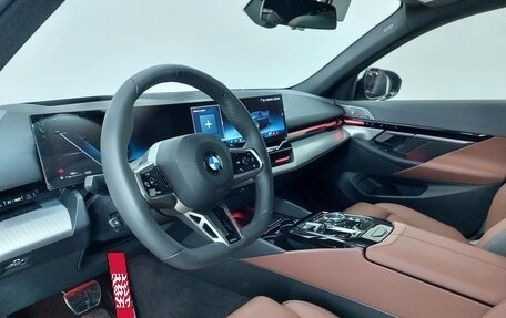 BMW 5 серия, 2025 год, 8 900 000 рублей, 14 фотография