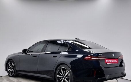 BMW 5 серия, 2025 год, 8 900 000 рублей, 7 фотография