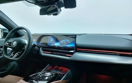 BMW 5 серия, 2025 год, 8 900 000 рублей, 16 фотография