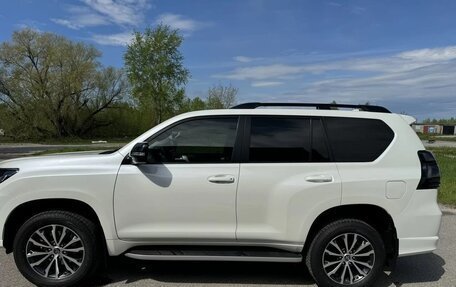 Toyota Land Cruiser Prado 150 рестайлинг 2, 2023 год, 7 800 000 рублей, 5 фотография