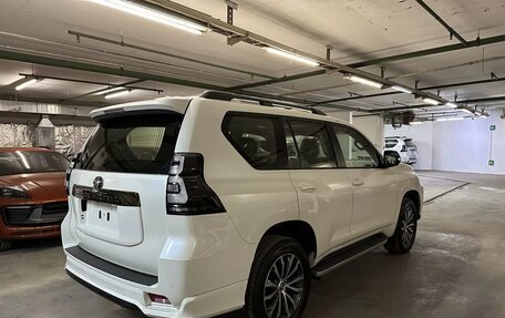 Toyota Land Cruiser Prado 150 рестайлинг 2, 2023 год, 7 800 000 рублей, 8 фотография