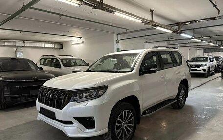 Toyota Land Cruiser Prado 150 рестайлинг 2, 2023 год, 7 800 000 рублей, 7 фотография