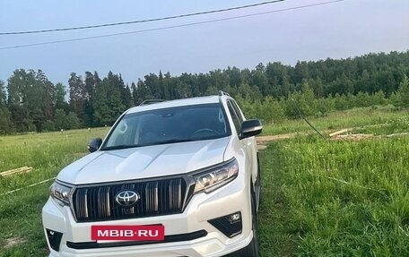 Toyota Land Cruiser Prado 150 рестайлинг 2, 2023 год, 7 800 000 рублей, 3 фотография