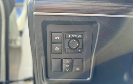 Toyota Land Cruiser Prado 150 рестайлинг 2, 2023 год, 7 800 000 рублей, 13 фотография