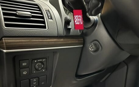 Toyota Land Cruiser Prado 150 рестайлинг 2, 2023 год, 7 800 000 рублей, 14 фотография