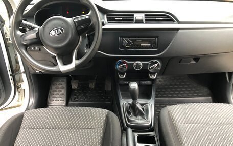 KIA Rio IV, 2018 год, 1 230 000 рублей, 10 фотография