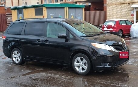 Toyota Sienna III, 2012 год, 1 900 000 рублей, 1 фотография