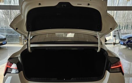 Hyundai Elantra, 2021 год, 1 400 000 рублей, 12 фотография