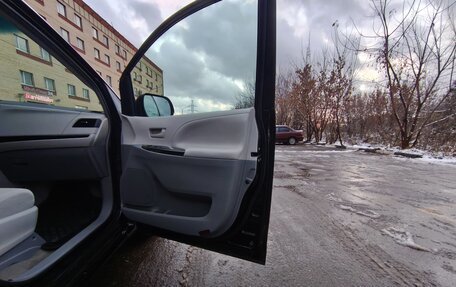 Toyota Sienna III, 2012 год, 1 900 000 рублей, 13 фотография