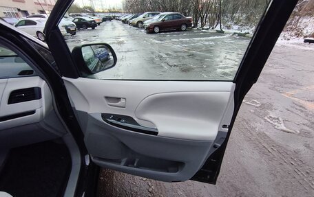 Toyota Sienna III, 2012 год, 1 900 000 рублей, 12 фотография