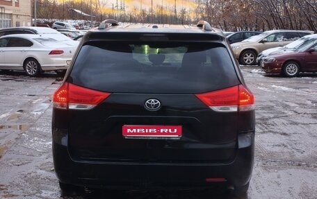 Toyota Sienna III, 2012 год, 1 900 000 рублей, 4 фотография