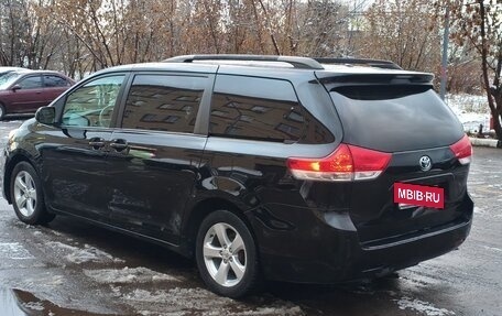Toyota Sienna III, 2012 год, 1 900 000 рублей, 3 фотография