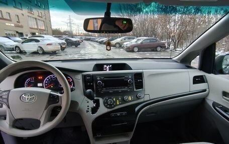 Toyota Sienna III, 2012 год, 1 900 000 рублей, 15 фотография