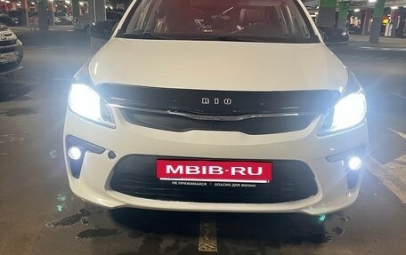 KIA Rio IV, 2018 год, 1 100 000 рублей, 3 фотография