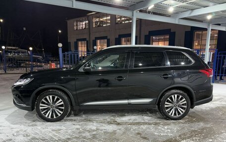 Mitsubishi Outlander III рестайлинг 3, 2018 год, 2 049 000 рублей, 2 фотография