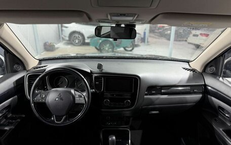 Mitsubishi Outlander III рестайлинг 3, 2018 год, 2 049 000 рублей, 10 фотография