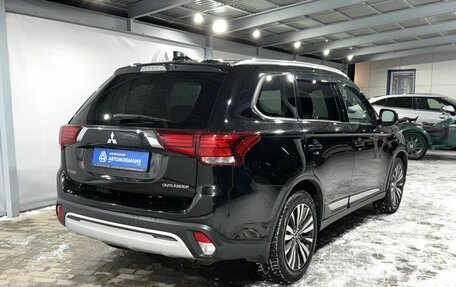 Mitsubishi Outlander III рестайлинг 3, 2018 год, 2 049 000 рублей, 5 фотография