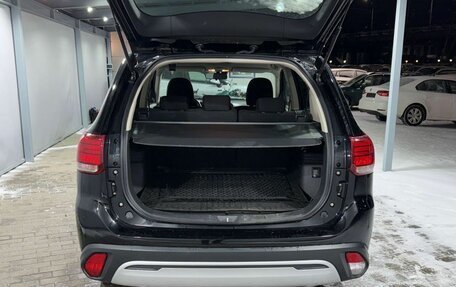 Mitsubishi Outlander III рестайлинг 3, 2018 год, 2 049 000 рублей, 9 фотография