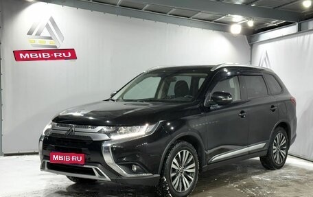 Mitsubishi Outlander III рестайлинг 3, 2018 год, 2 049 000 рублей, 1 фотография