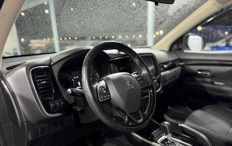 Mitsubishi Outlander III рестайлинг 3, 2018 год, 2 049 000 рублей, 13 фотография