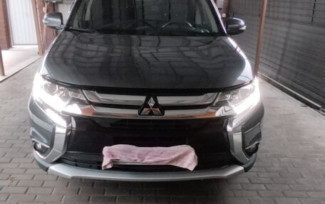 Mitsubishi Outlander III рестайлинг 3, 2015 год, 1 880 000 рублей, 1 фотография