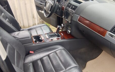 Volkswagen Touareg III, 2005 год, 850 000 рублей, 18 фотография