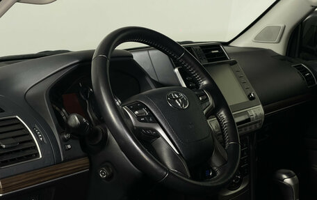 Toyota Land Cruiser Prado 150 рестайлинг 2, 2021 год, 7 197 000 рублей, 13 фотография