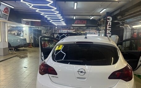 Opel Astra J, 2011 год, 800 000 рублей, 2 фотография