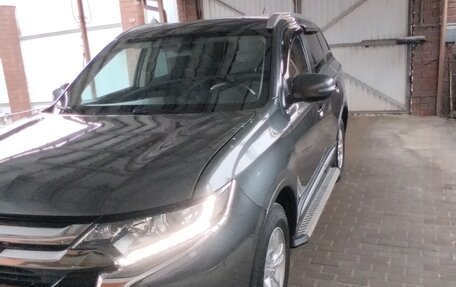 Mitsubishi Outlander III рестайлинг 3, 2015 год, 1 880 000 рублей, 2 фотография