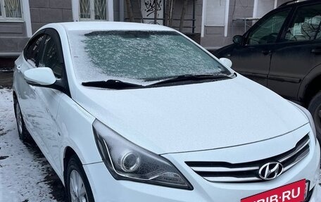 Hyundai Solaris II рестайлинг, 2015 год, 930 000 рублей, 1 фотография