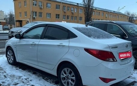 Hyundai Solaris II рестайлинг, 2015 год, 930 000 рублей, 3 фотография
