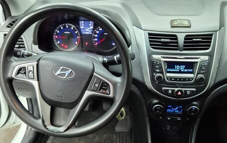 Hyundai Solaris II рестайлинг, 2015 год, 930 000 рублей, 10 фотография