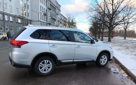 Mitsubishi Outlander III рестайлинг 3, 2017 год, 1 600 000 рублей, 4 фотография
