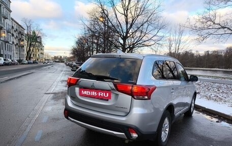 Mitsubishi Outlander III рестайлинг 3, 2017 год, 1 600 000 рублей, 3 фотография