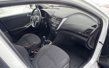 Hyundai Solaris II рестайлинг, 2016 год, 1 050 000 рублей, 10 фотография