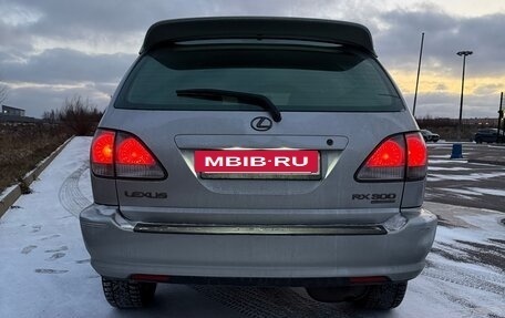 Lexus RX IV рестайлинг, 2001 год, 650 000 рублей, 4 фотография