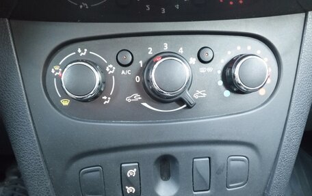 Renault Sandero II рестайлинг, 2016 год, 980 000 рублей, 12 фотография