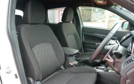 Mitsubishi RVR III рестайлинг, 2023 год, 1 855 000 рублей, 6 фотография