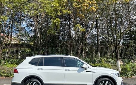 Volkswagen Tiguan II, 2023 год, 2 290 000 рублей, 9 фотография