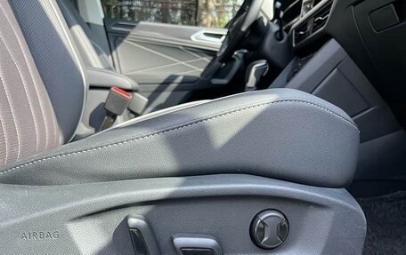 Volkswagen Tiguan II, 2023 год, 2 290 000 рублей, 21 фотография