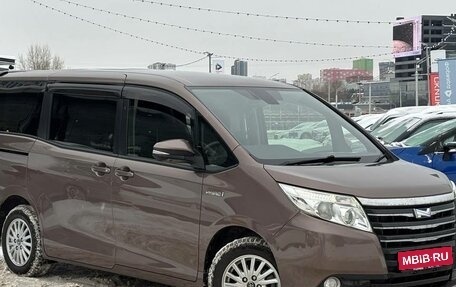 Toyota Noah III, 2015 год, 1 900 000 рублей, 1 фотография