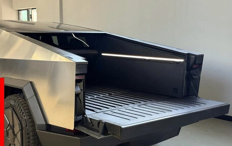 Tesla Cybertruck, 2024 год, 24 000 000 рублей, 9 фотография