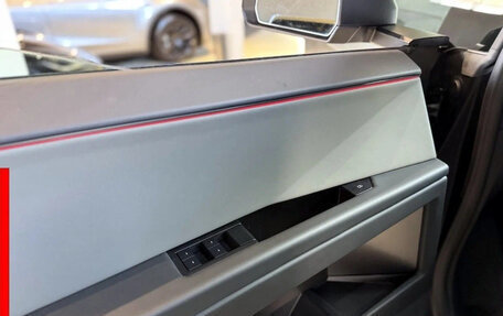 Tesla Cybertruck, 2024 год, 24 000 000 рублей, 11 фотография