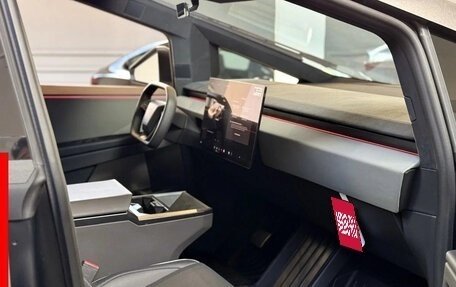 Tesla Cybertruck, 2024 год, 24 000 000 рублей, 14 фотография