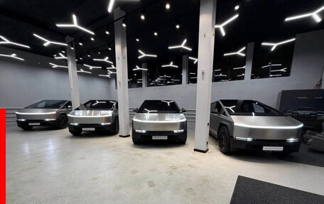 Tesla Cybertruck, 2024 год, 24 000 000 рублей, 15 фотография